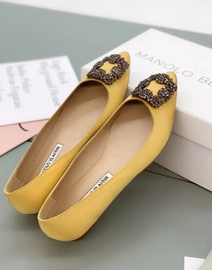 hype Manolo Blahnik flat shoes