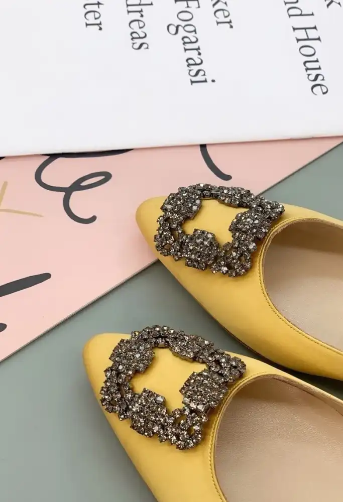 hype Manolo Blahnik flat shoes