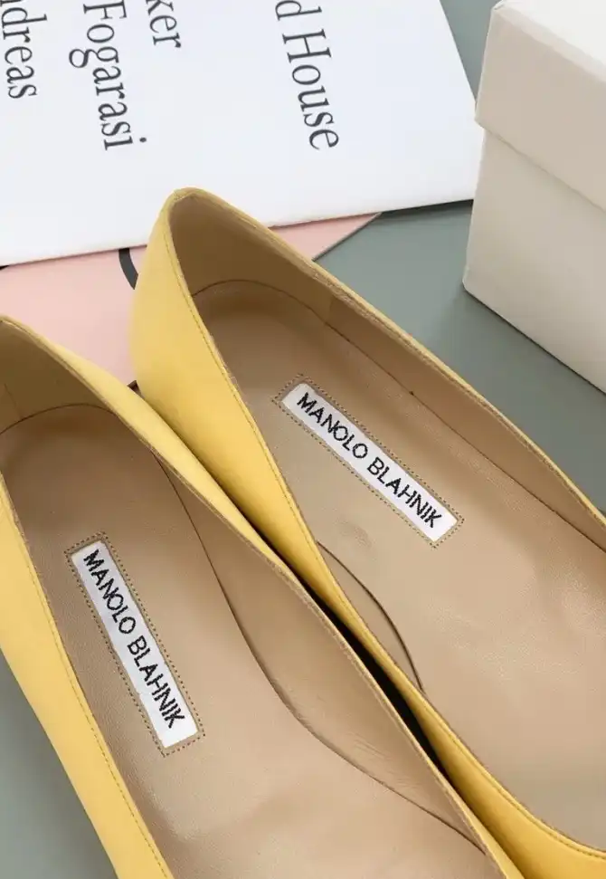 hype Manolo Blahnik flat shoes