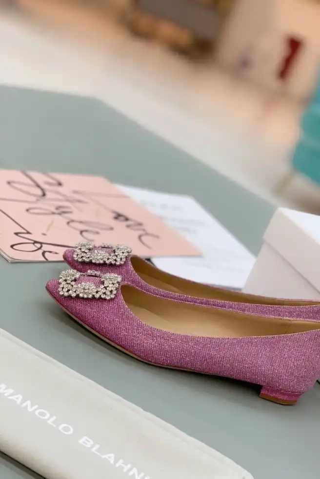 hype Manolo Blahnik flat shoes