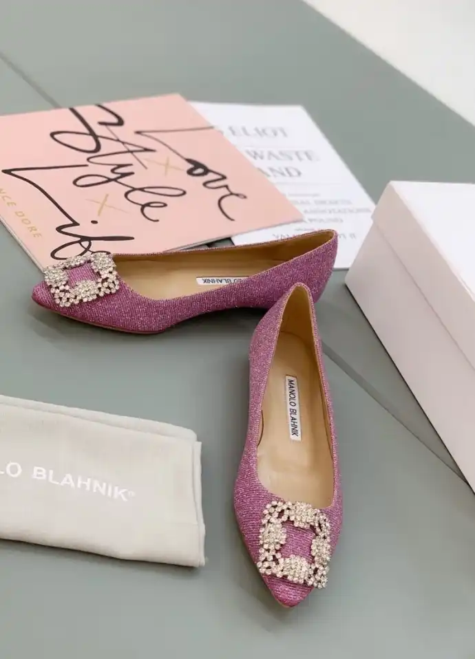 hype Manolo Blahnik flat shoes