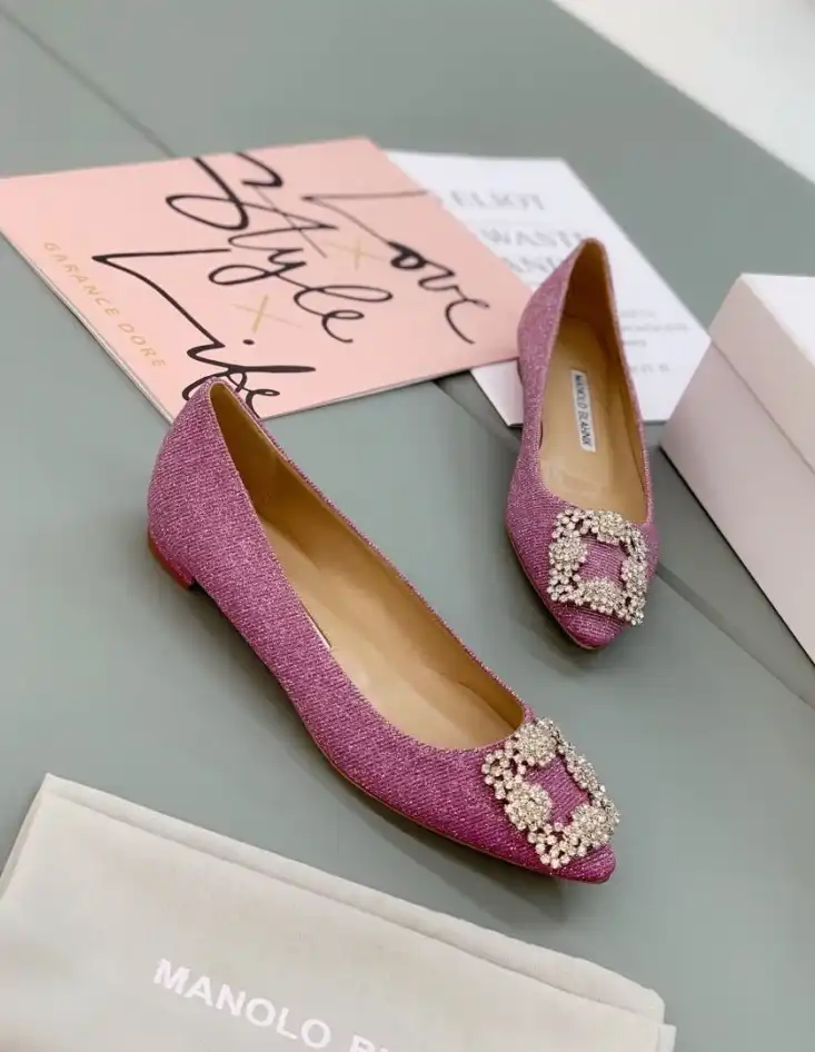 hype Manolo Blahnik flat shoes