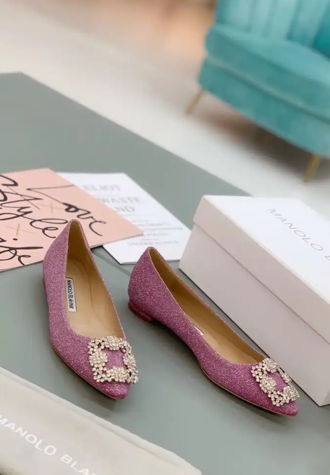 hype Manolo Blahnik flat shoes