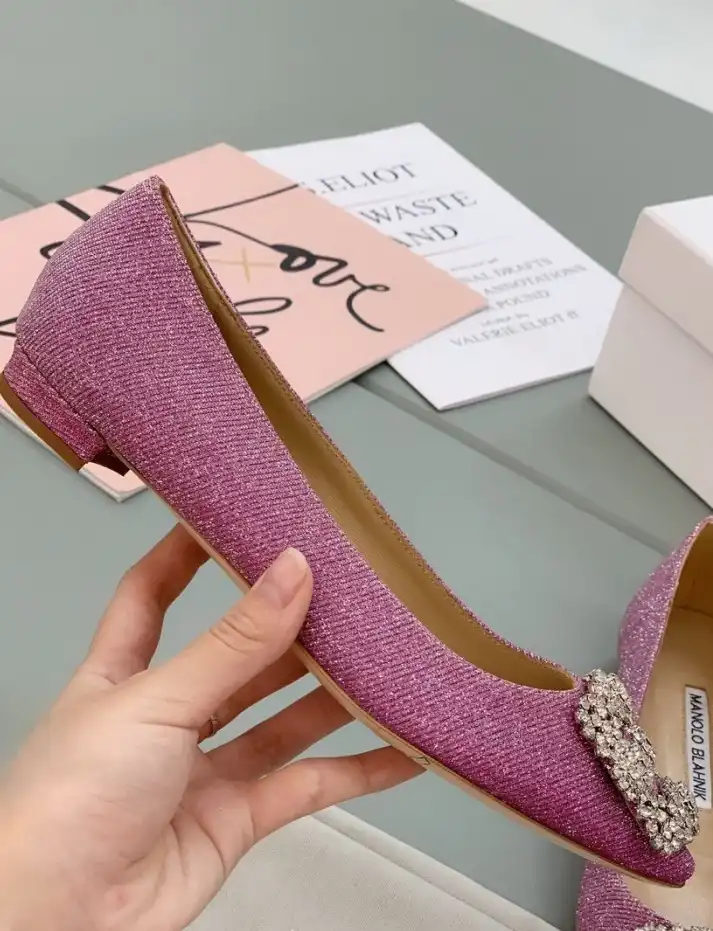 hype Manolo Blahnik flat shoes