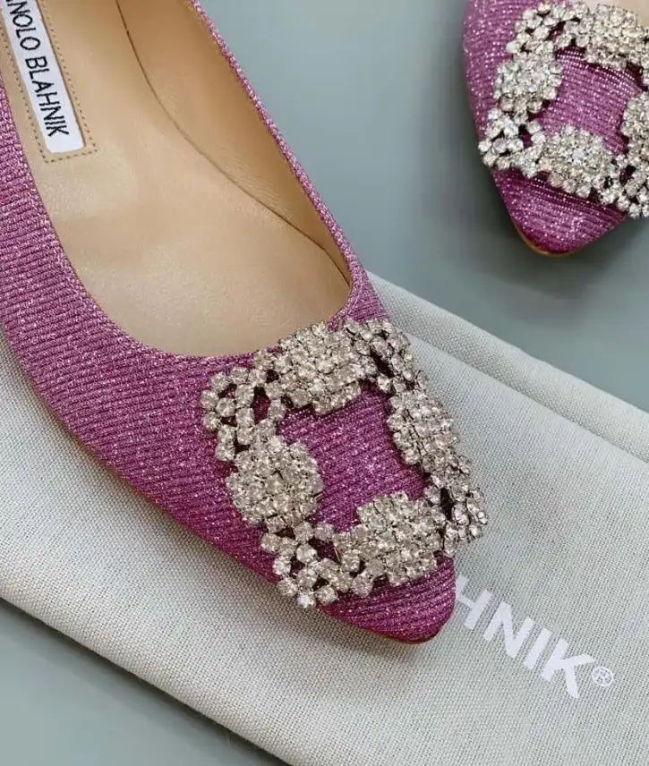 hype Manolo Blahnik flat shoes