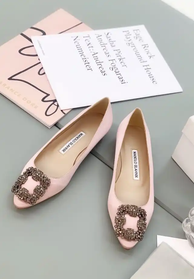 hype Manolo Blahnik flat shoes