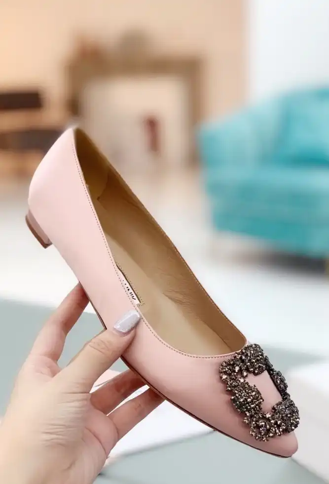 hype Manolo Blahnik flat shoes