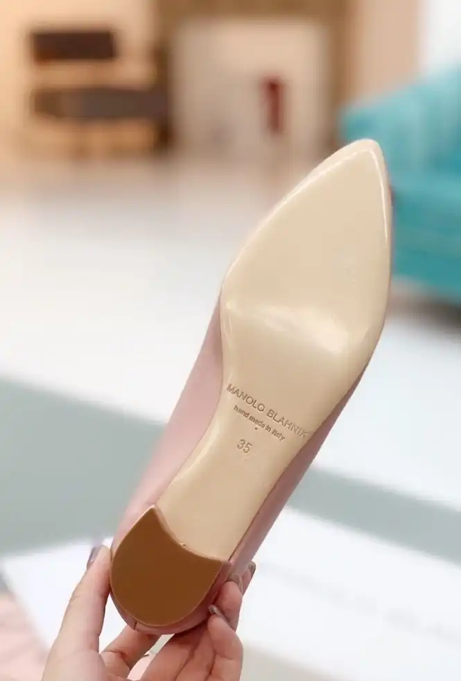 hype Manolo Blahnik flat shoes