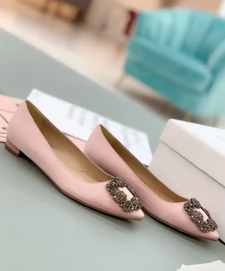 hype Manolo Blahnik flat shoes