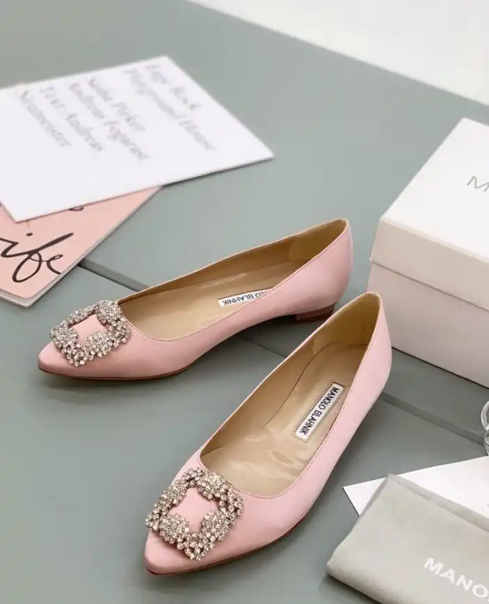 hype Manolo Blahnik flat shoes