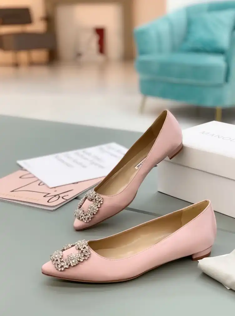 hype Manolo Blahnik flat shoes