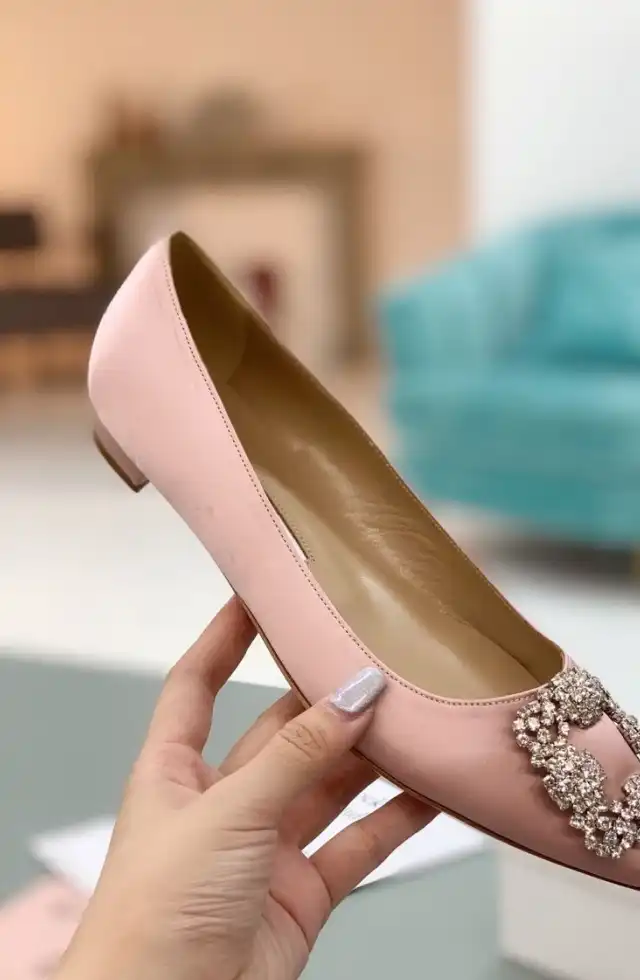 hype Manolo Blahnik flat shoes