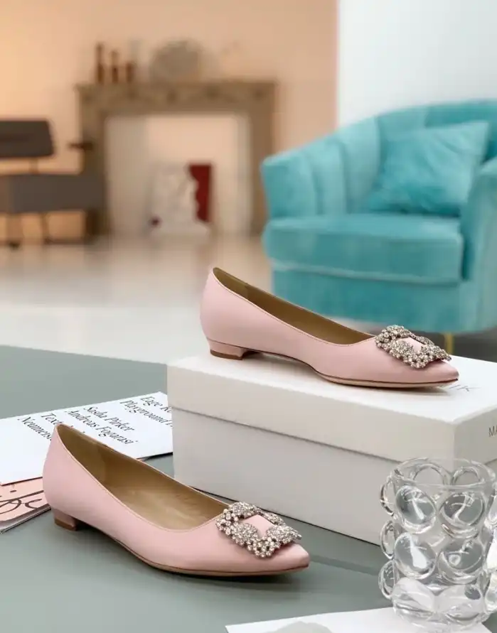 hype Manolo Blahnik flat shoes