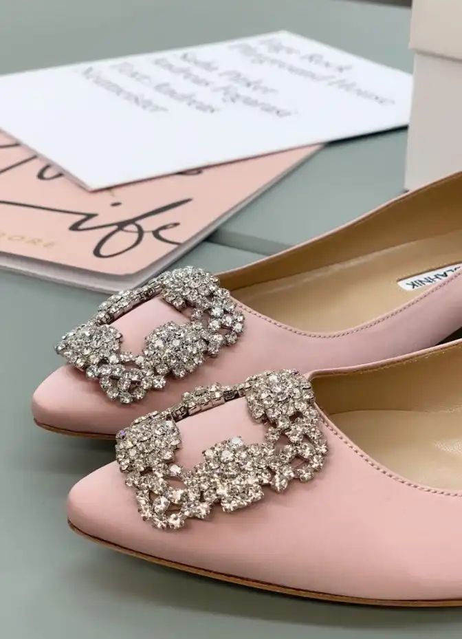 hype Manolo Blahnik flat shoes