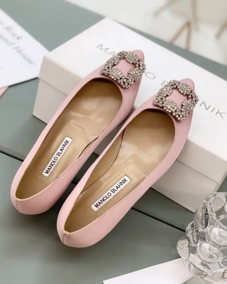 hype Manolo Blahnik flat shoes