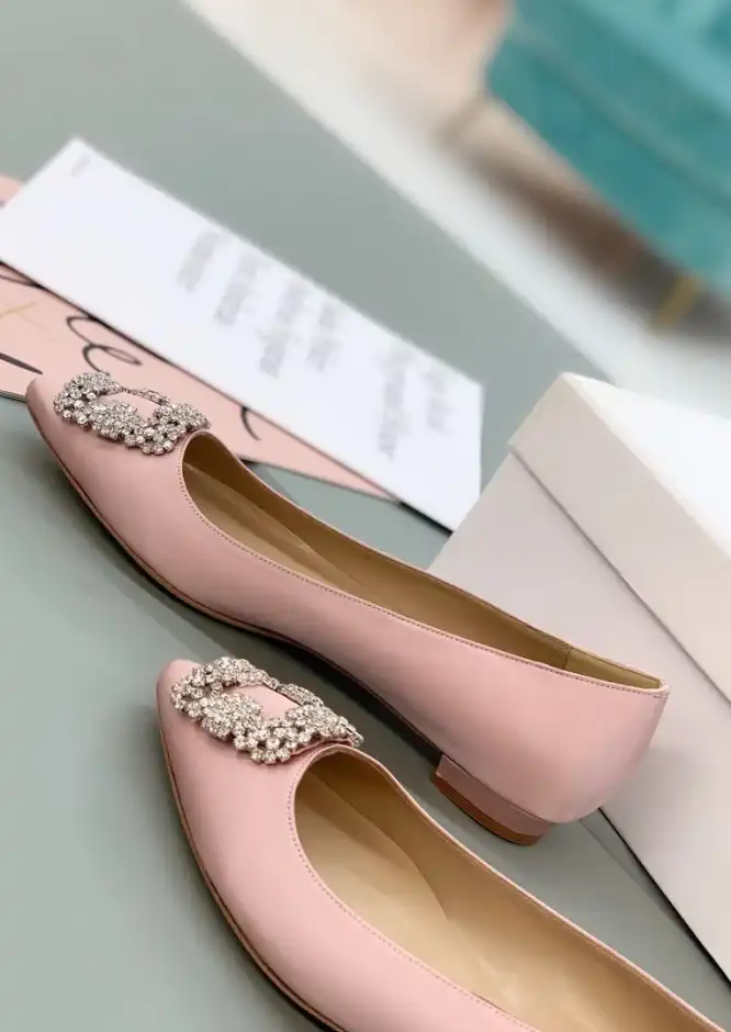 hype Manolo Blahnik flat shoes