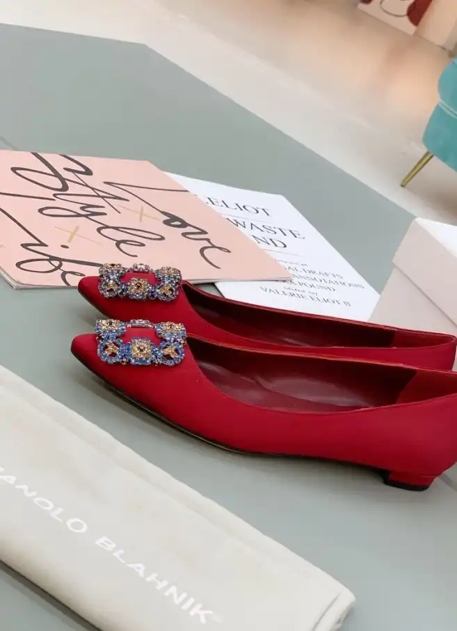 hype Manolo Blahnik flat shoes