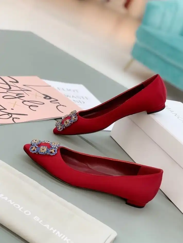 hype Manolo Blahnik flat shoes