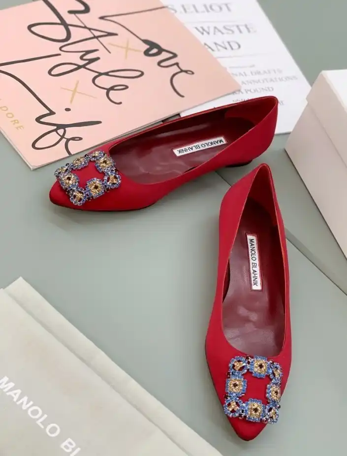 hype Manolo Blahnik flat shoes