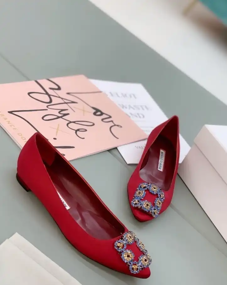 hype Manolo Blahnik flat shoes