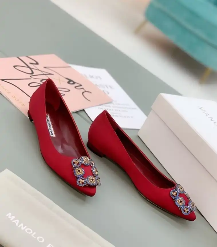 hype Manolo Blahnik flat shoes