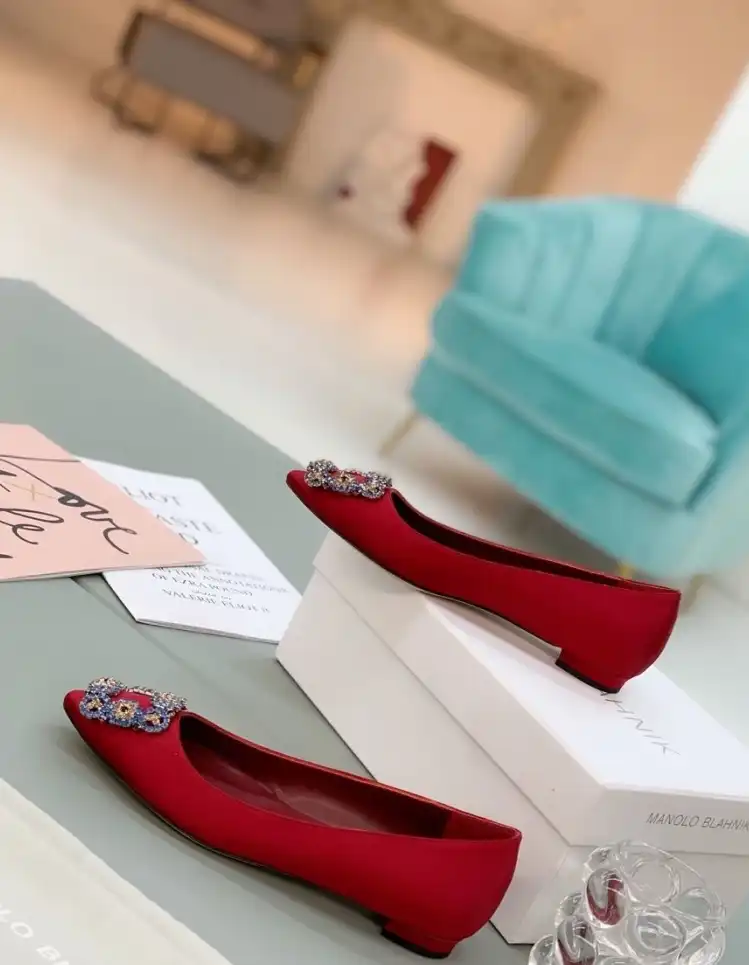 hype Manolo Blahnik flat shoes