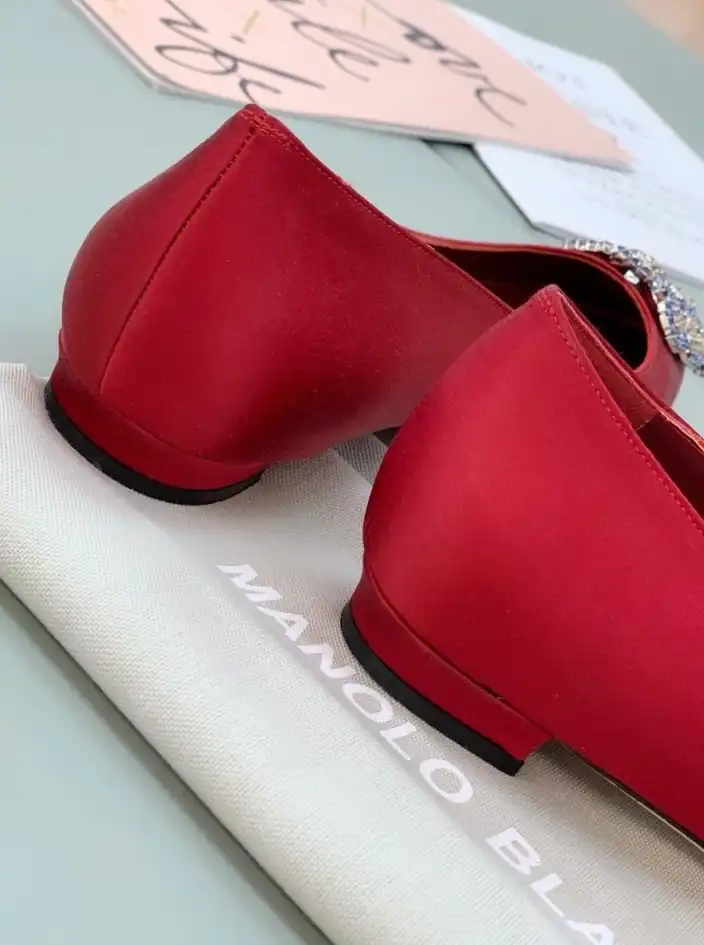 hype Manolo Blahnik flat shoes