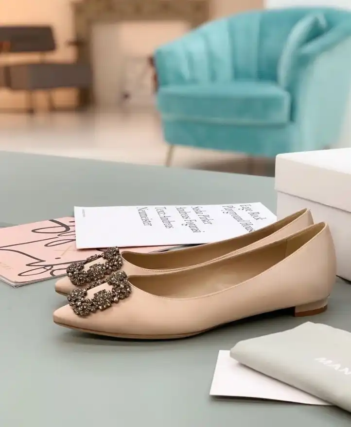 hype Manolo Blahnik flat shoes