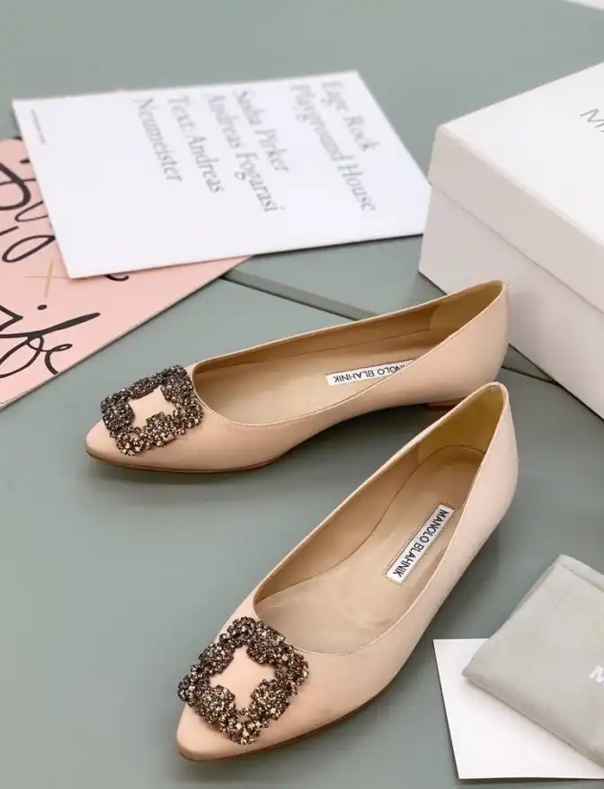 hype Manolo Blahnik flat shoes