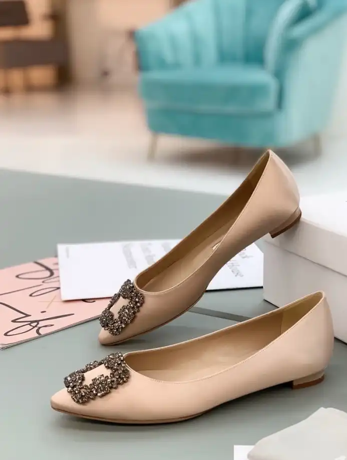 hype Manolo Blahnik flat shoes