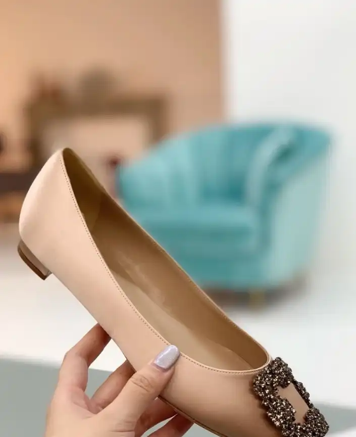 hype Manolo Blahnik flat shoes