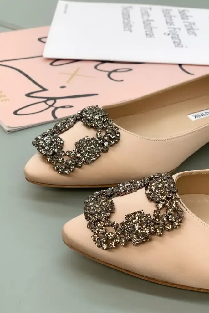 hype Manolo Blahnik flat shoes