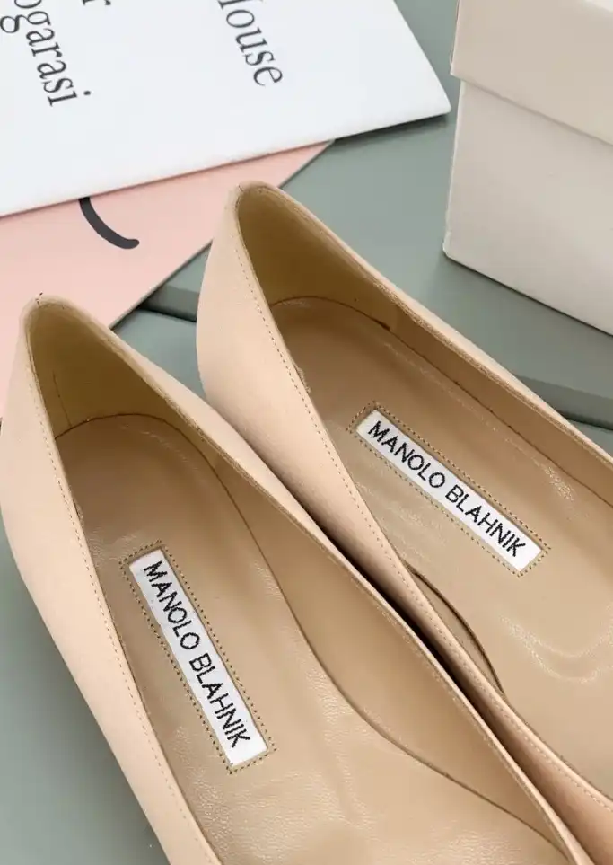 hype Manolo Blahnik flat shoes