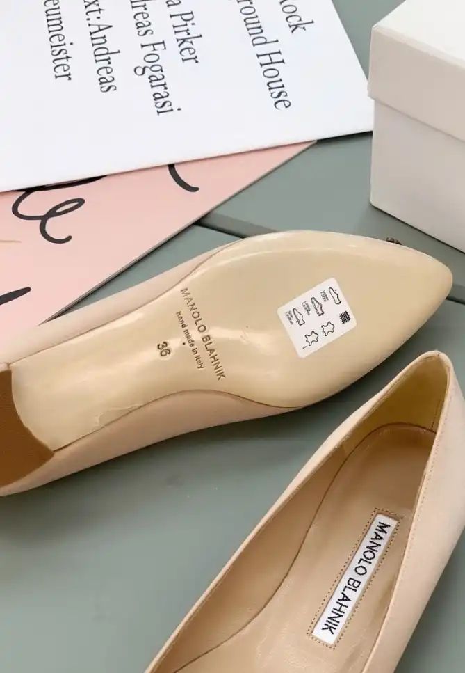 hype Manolo Blahnik flat shoes