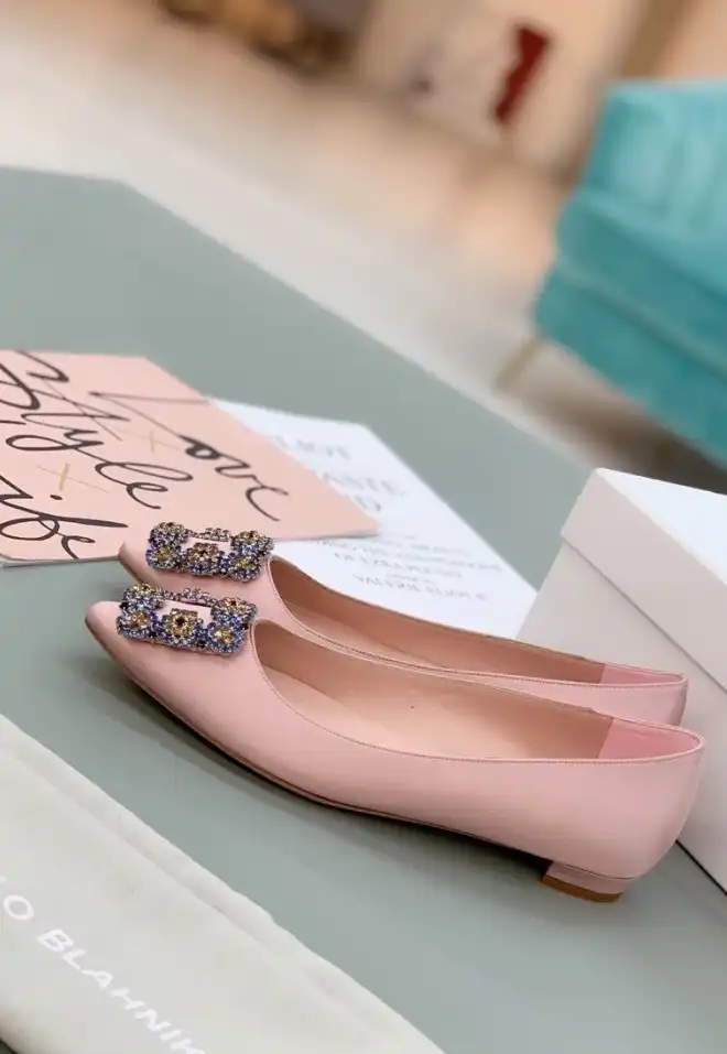 hype Manolo Blahnik flat shoes