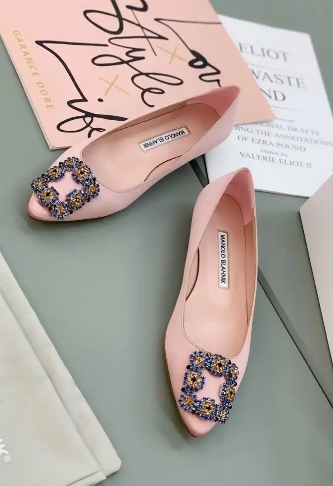 hype Manolo Blahnik flat shoes