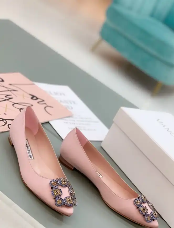 hype Manolo Blahnik flat shoes