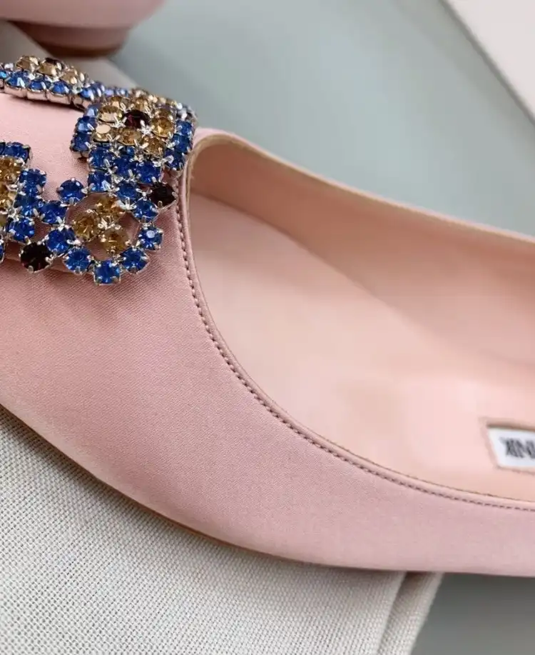 hype Manolo Blahnik flat shoes