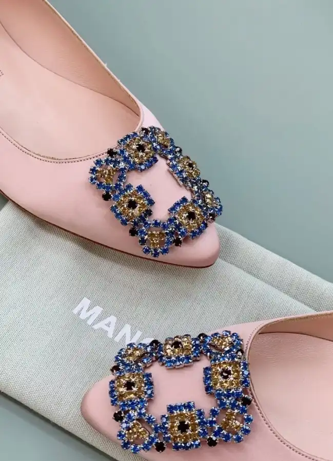 hype Manolo Blahnik flat shoes