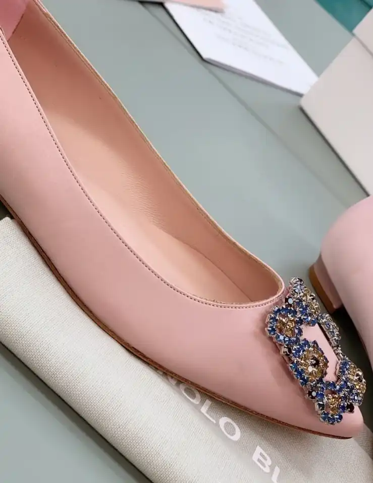 hype Manolo Blahnik flat shoes