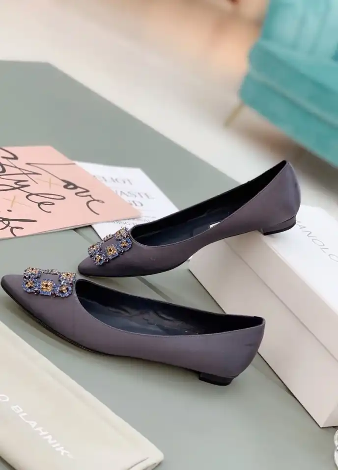 hype Manolo Blahnik flat shoes