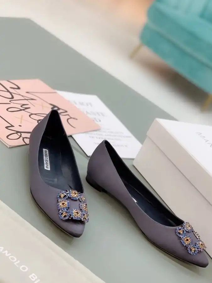 hype Manolo Blahnik flat shoes