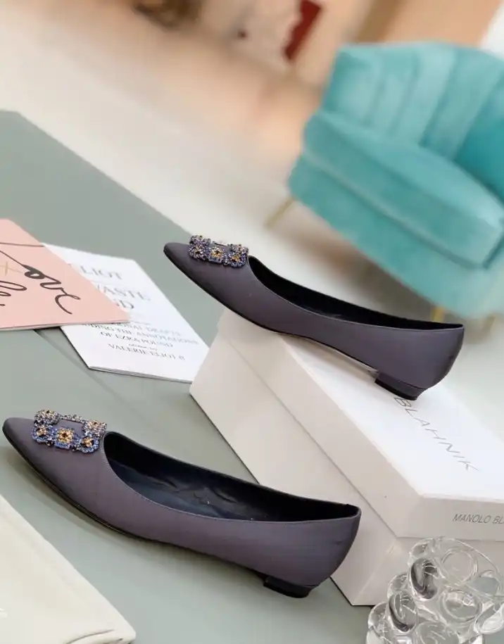 hype Manolo Blahnik flat shoes