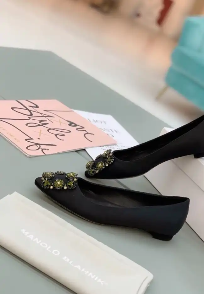 hype Manolo Blahnik flat shoes