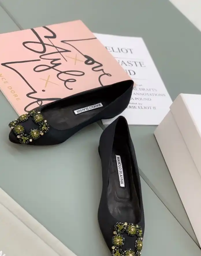 hype Manolo Blahnik flat shoes