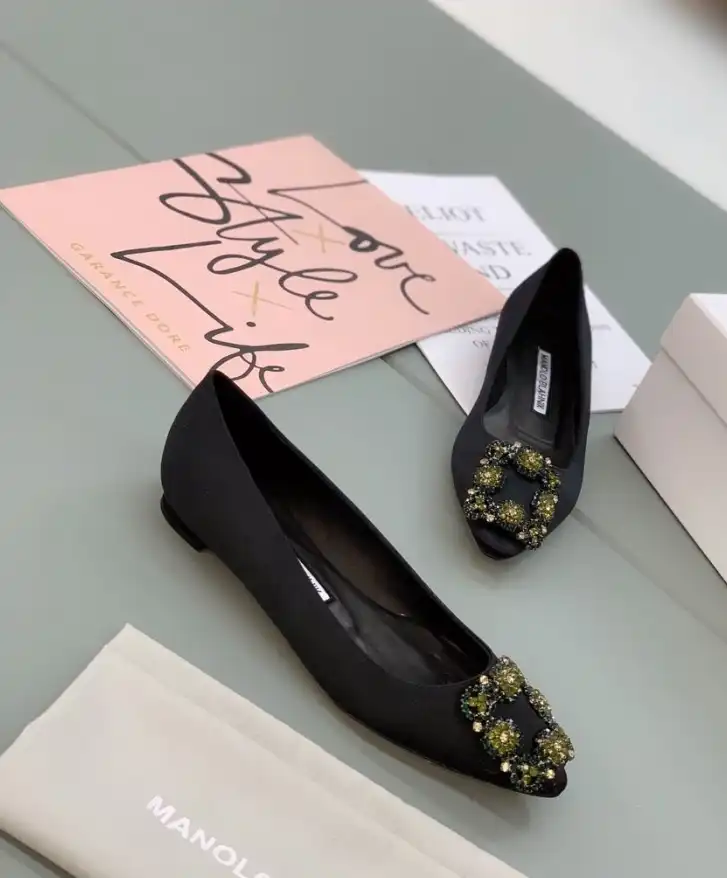 hype Manolo Blahnik flat shoes