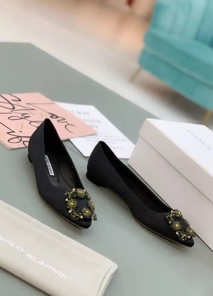 hype Manolo Blahnik flat shoes