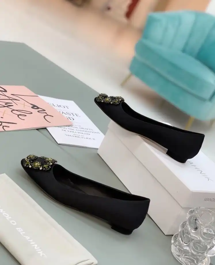 hype Manolo Blahnik flat shoes