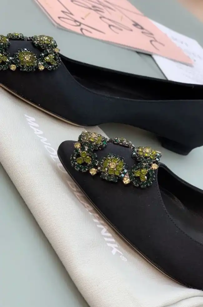 hype Manolo Blahnik flat shoes