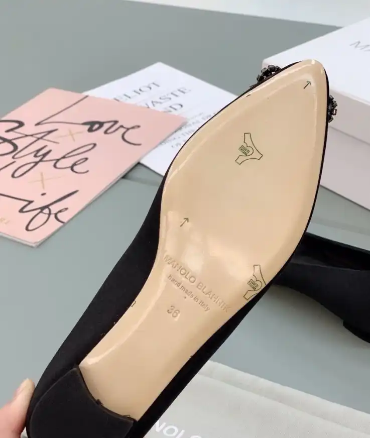 hype Manolo Blahnik flat shoes